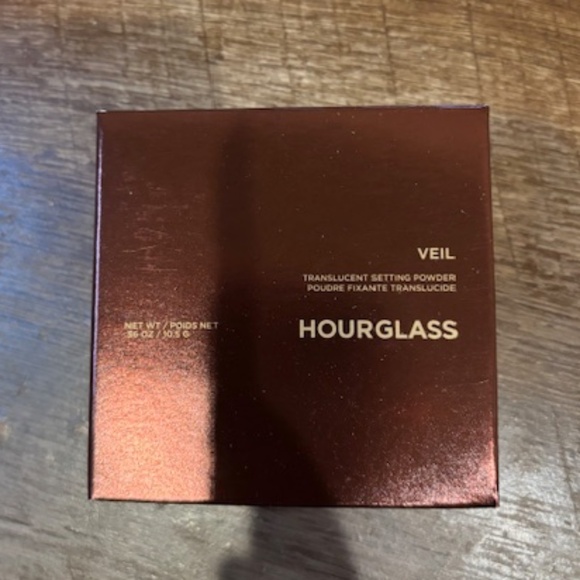 Hourglass Cosmetics - VEIL TRANSLUCENT SETTING POWDER, Translucent - Picture 2 of 2